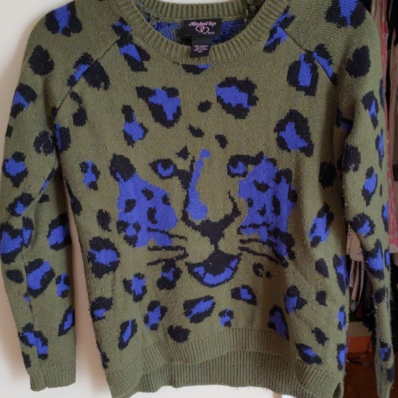 Sweater - Picture 4 of 4